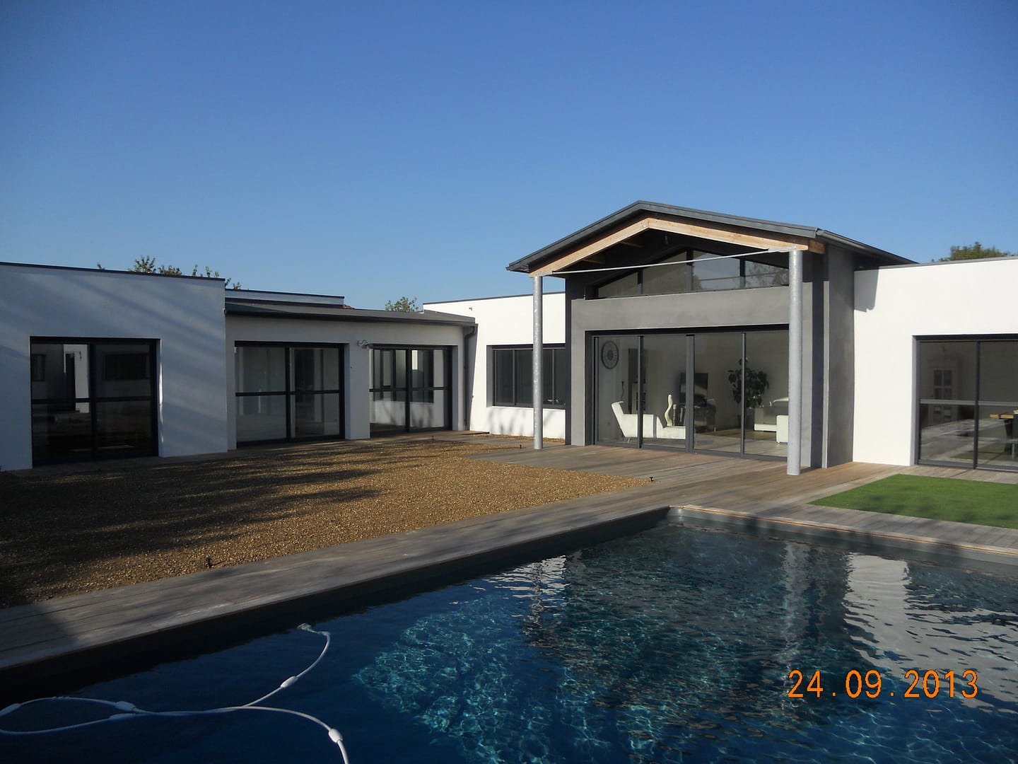 Grande maison moderne luxe avec piscine et jardin