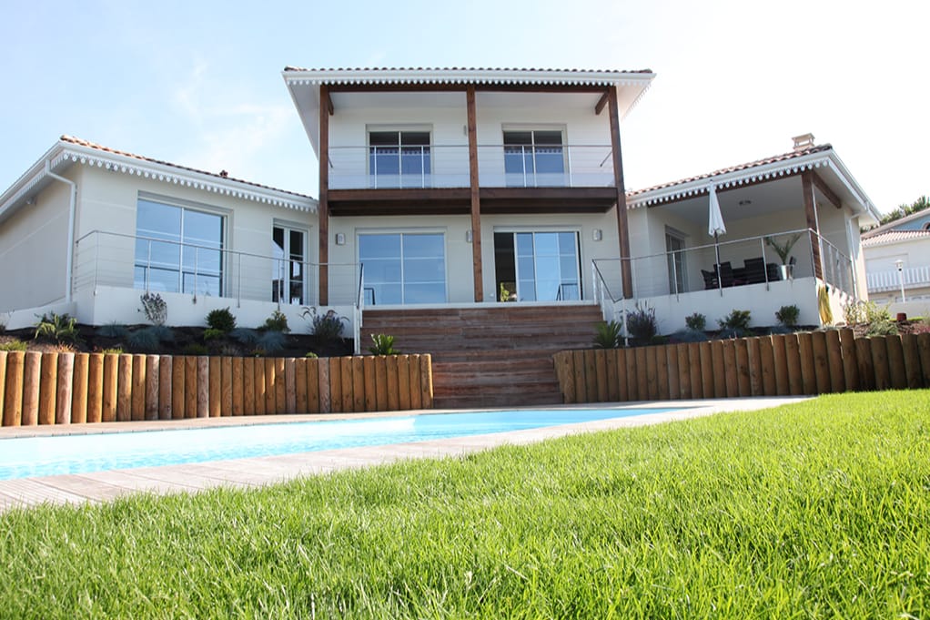 Villa de luxe moderne avec piscine et jardin