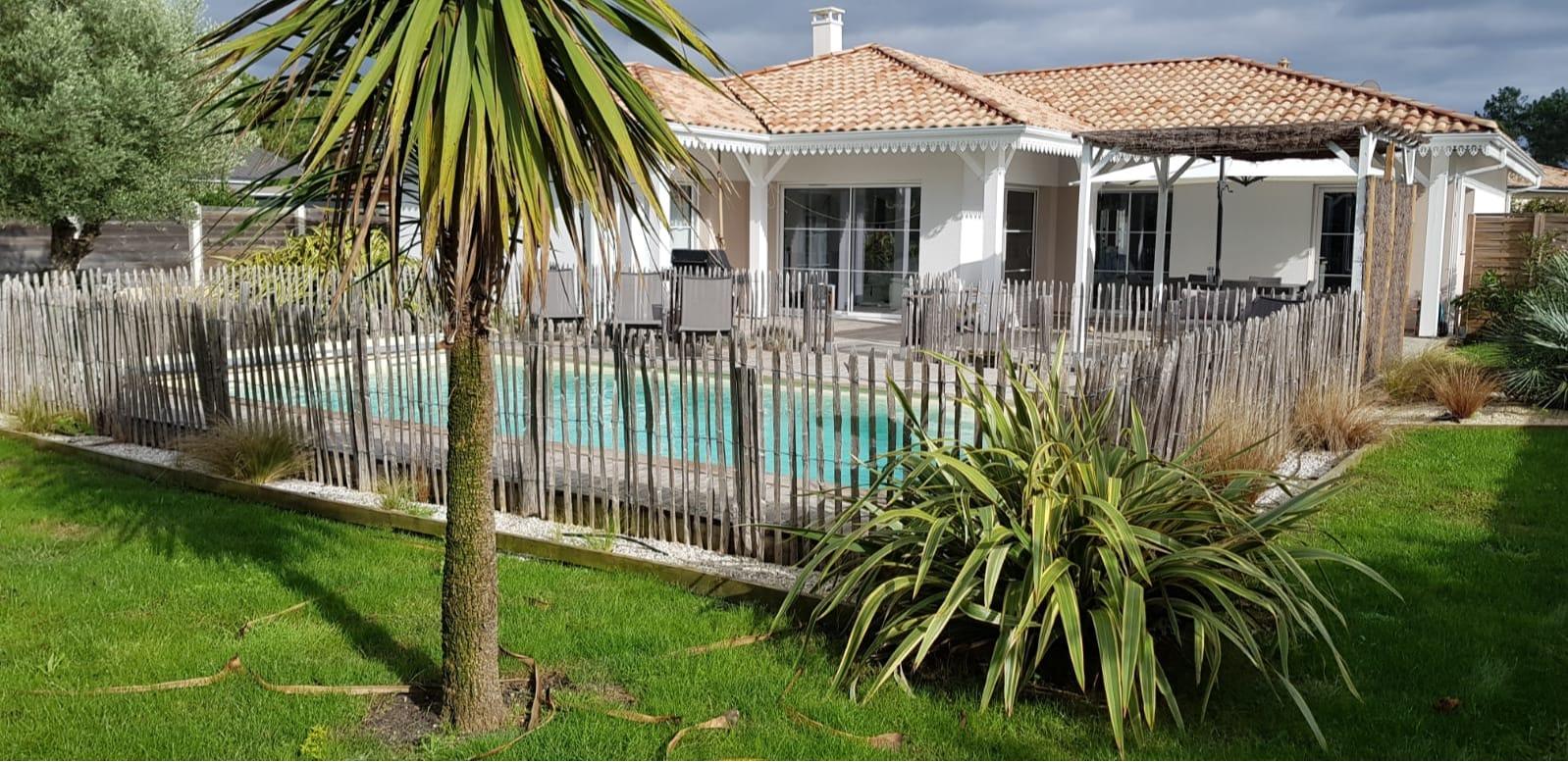 Maison avec piscine, terrasse couverte et jardin