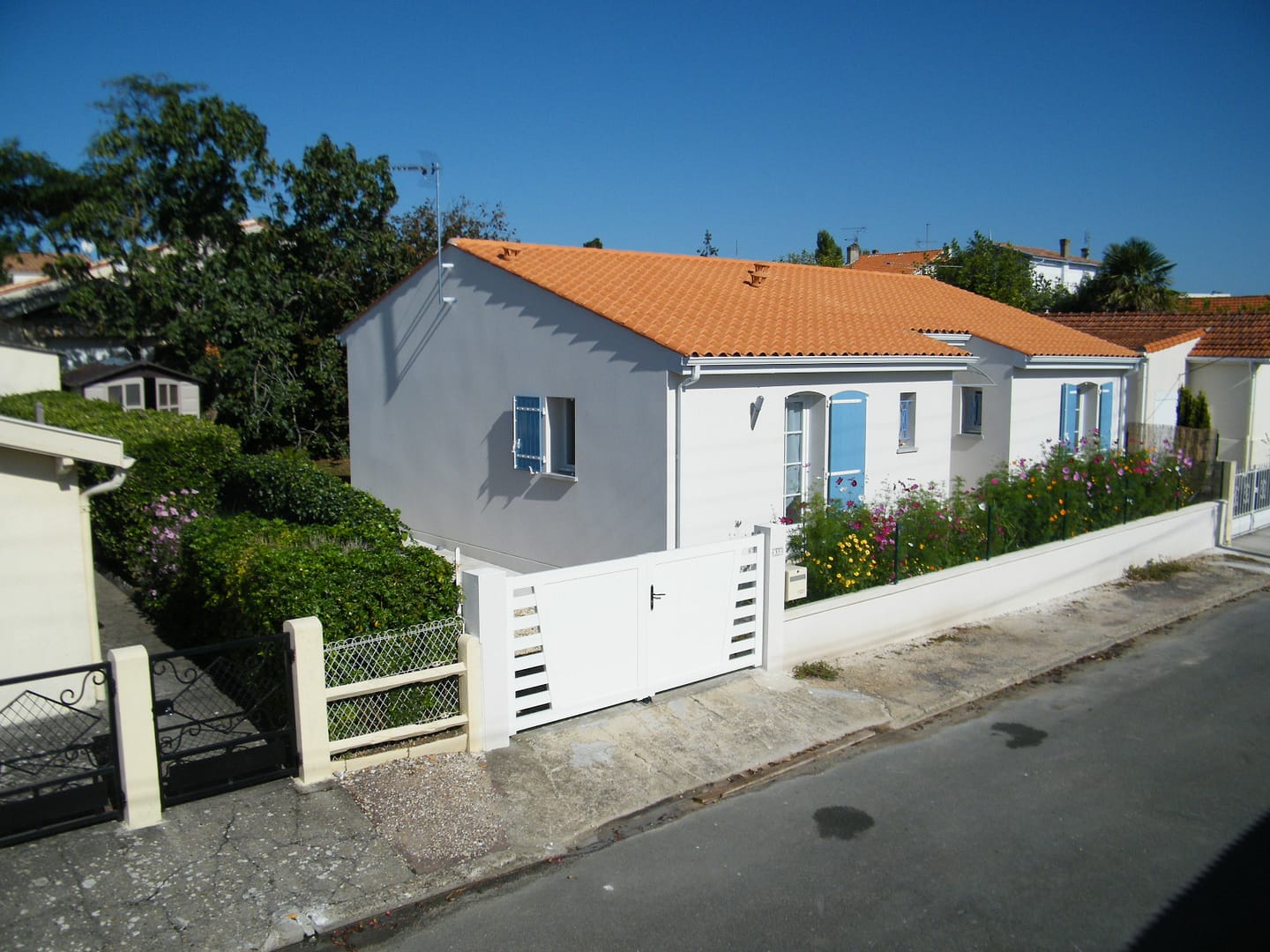 Maison traditionnelle plain-pied 2 chambres avec jardin